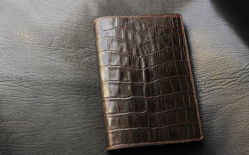 couverture d'agenda en cuir de vachette embossé croco Ruadh couverture d'agenda en cuir de vachette embossé croco Ruadh