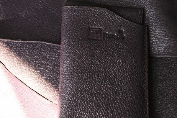 Porte cartes en cuir de chèvre violet Ruadh Porte cartes en cuir de chèvre violet Ruadh