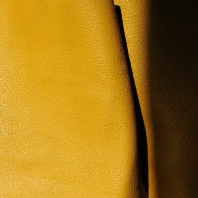 Chèvre jaune curry Ruadh sellier maroquinier Bretagne Rennes Chèvre jaune curry Ruadh sellier maroquinier Bretagne Rennes