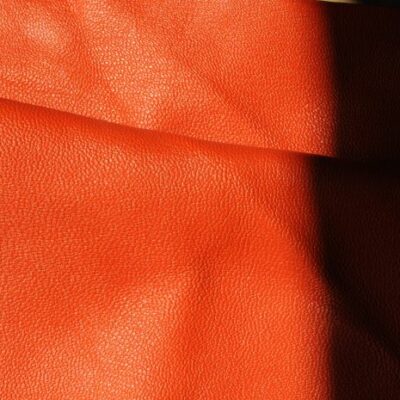 Chèvre orange flamme Ruadh sellier maroquinier Bretagne Rennes Chèvre orange flamme Ruadh sellier maroquinier Bretagne Rennes