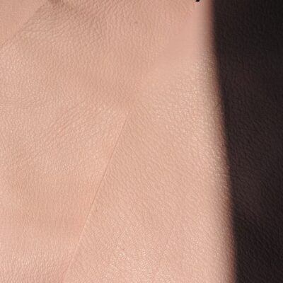 Chèvre rose barbapapa Ruadh sellier maroquinier Bretagne Rennes Chèvre rose barbapapa Ruadh sellier maroquinier Bretagne Rennes