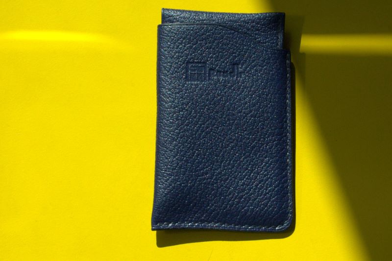 Porte cartes en cuir bleu encre luxe Ruadh Rennes Porte cartes en cuir bleu encre luxe Ruadh Rennes